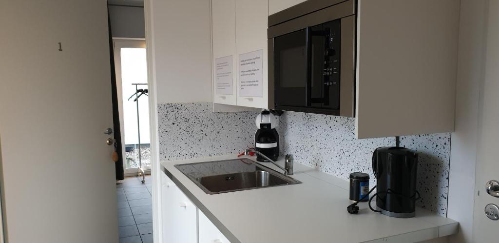 Kuchyň nebo kuchyňský kout v ubytování Strandhuset i Abbekås