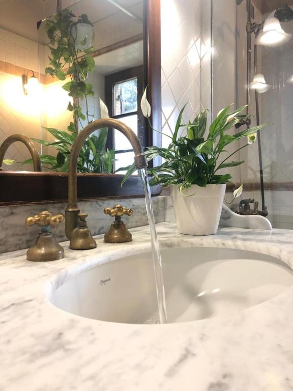 a bathroom sink with water coming from a faucet at Agriturismo Podere Pescara in Orvieto