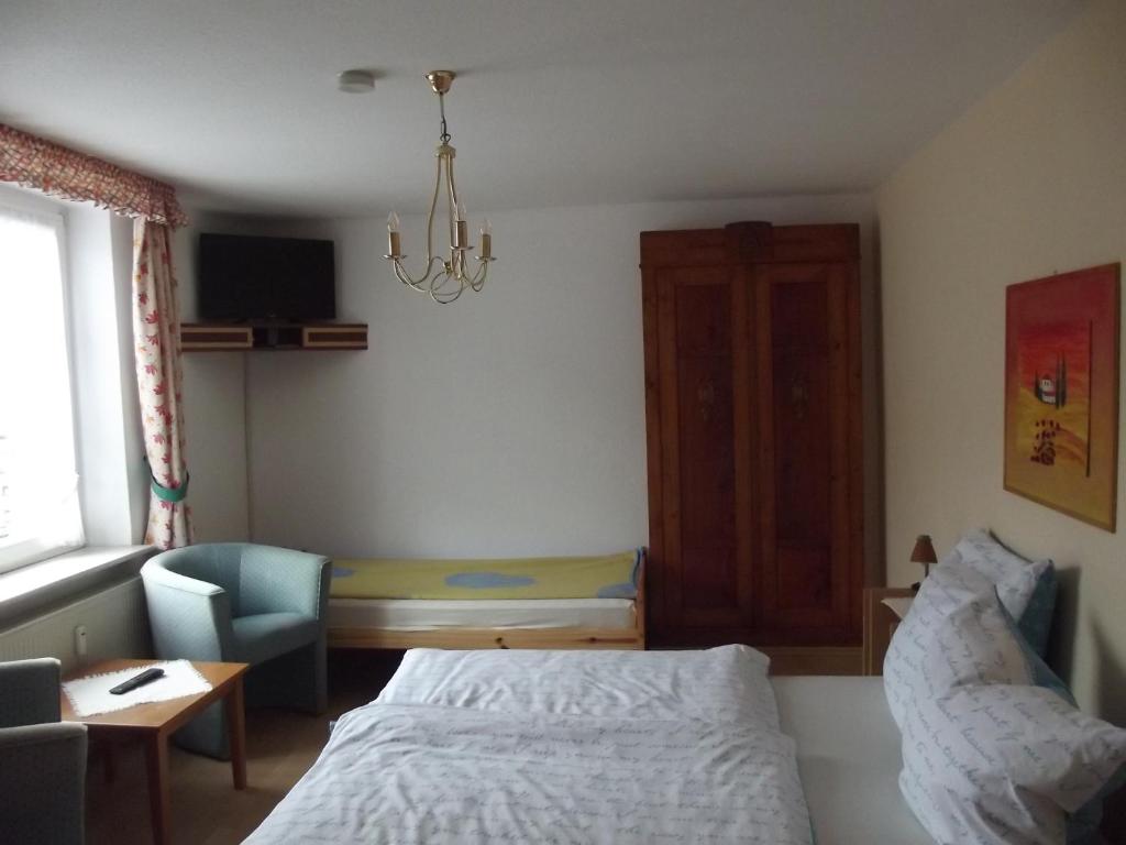 Postel nebo postele na pokoji v ubytování Hotel Haus Irsfeld