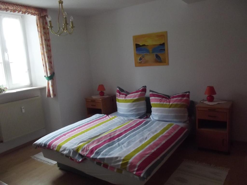 Postel nebo postele na pokoji v ubytování Hotel Haus Irsfeld