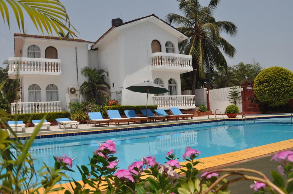 a view of the house and swimming pool at the resort at Colonia Santa Maria in Baga