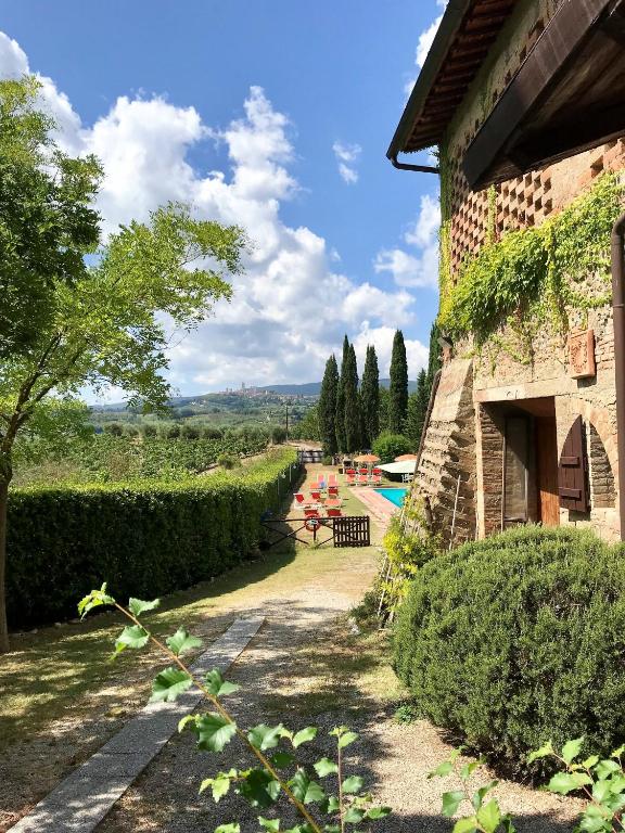 a garden with a pathway leading to a building at Podere Remignoli in San Gimignano
