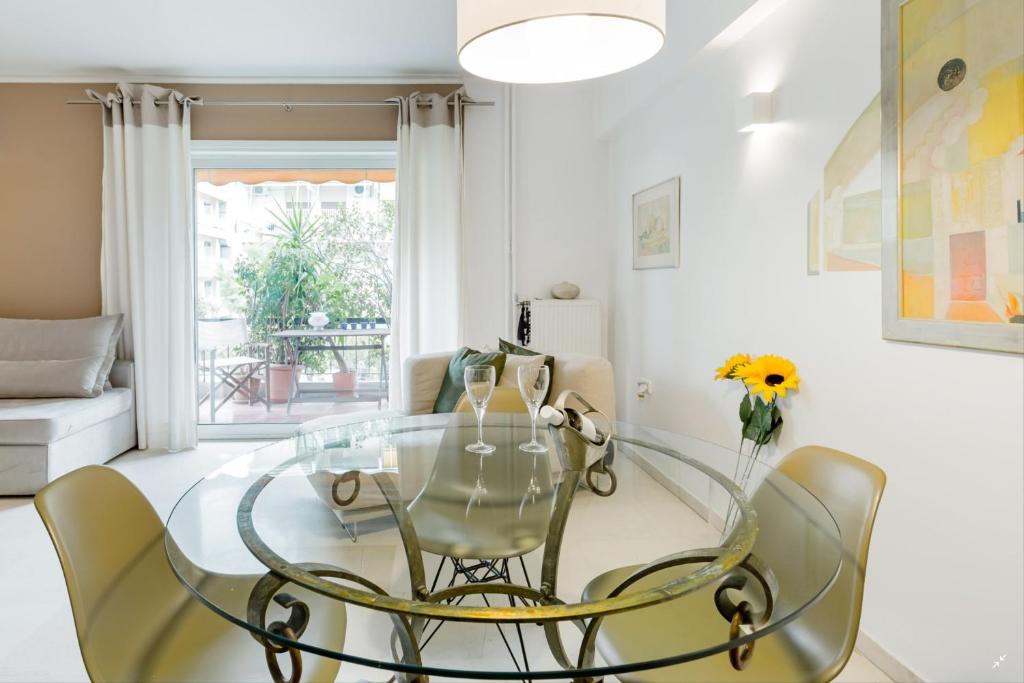 Posezení v ubytování Athenian Riviera Beach Apartment