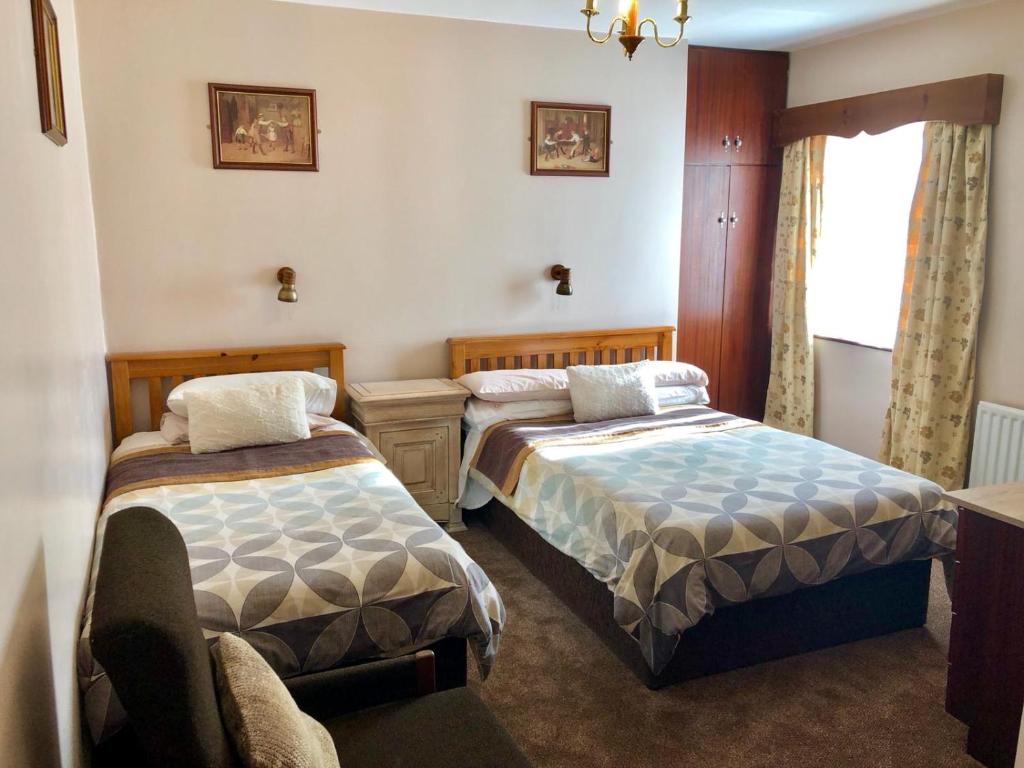 Llit o llits en una habitació de Atlantic Guest House