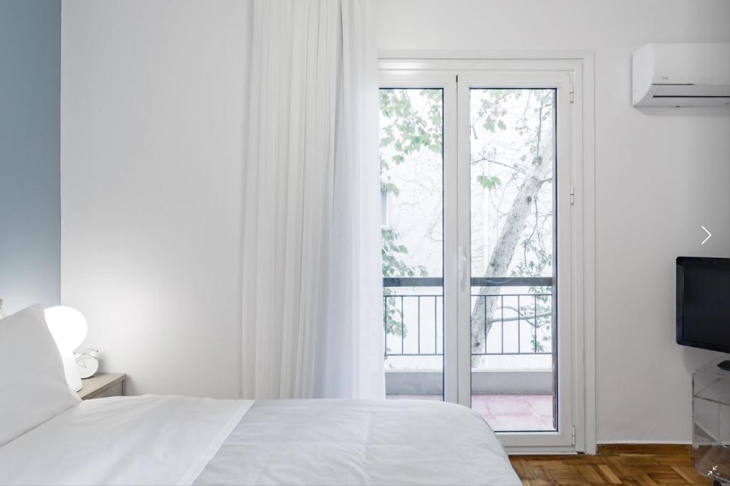 Postel nebo postele na pokoji v ubytování Athenian Riviera Beach Apartment