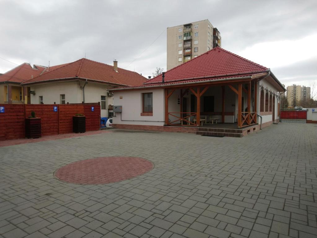 Budynek, w którym mieści się pensjonat