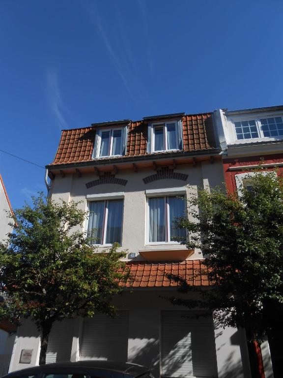 a building with windows on the side of it at Le Metz, Duplex, 2 Chambres in Le Touquet-Paris-Plage