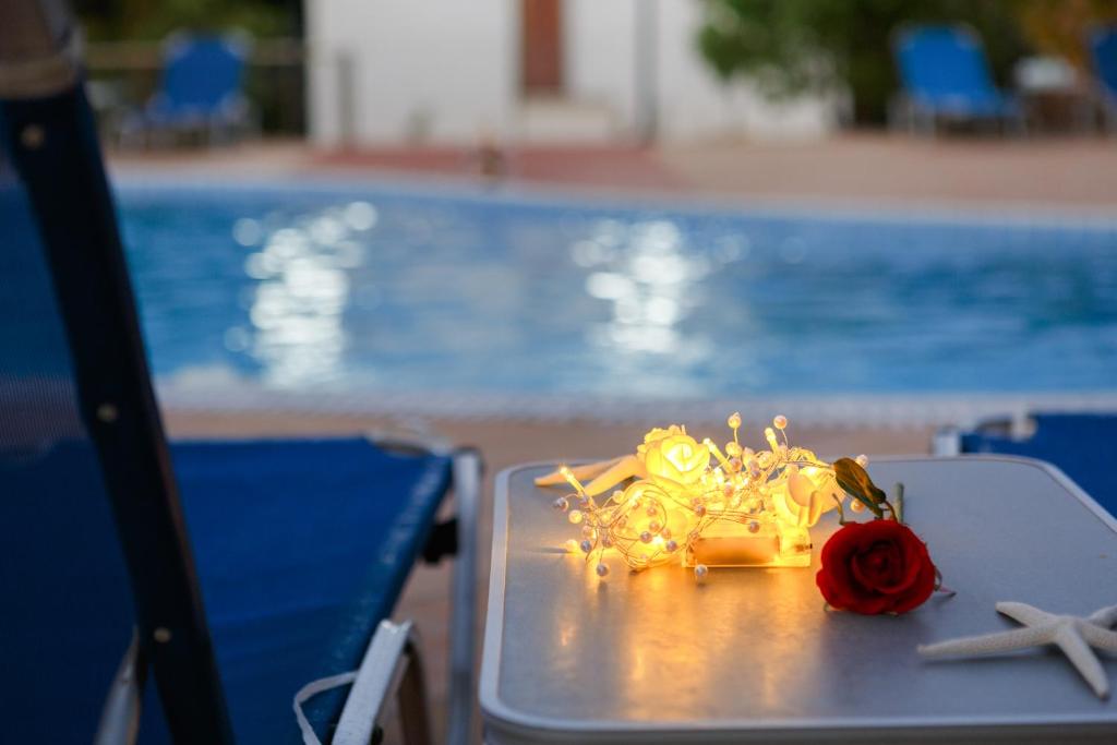 Bazén v ubytování Glyfada Villas nebo v jeho okolí