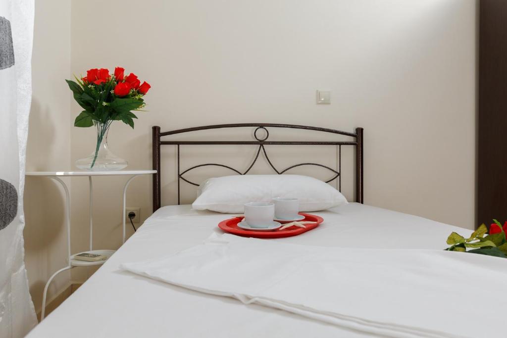 Postel nebo postele na pokoji v ubytování Glyfada Villas