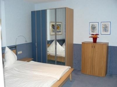 Postel nebo postele na pokoji v ubytování Hotel zur Post Garni