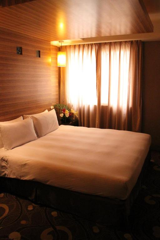 Postel nebo postele na pokoji v ubytování 貴都飯店-Crystal Hotel Taipei