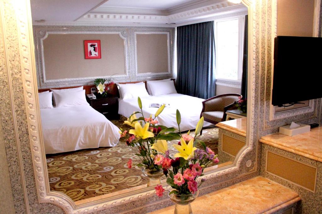 Postel nebo postele na pokoji v ubytování 貴都飯店-Crystal Hotel Taipei