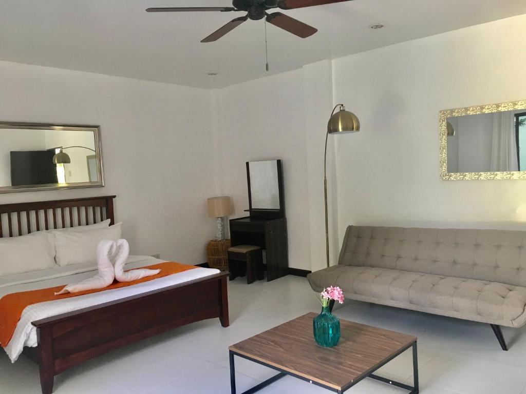 1888 Beach Resort - Havuz Manzaralı Süit
