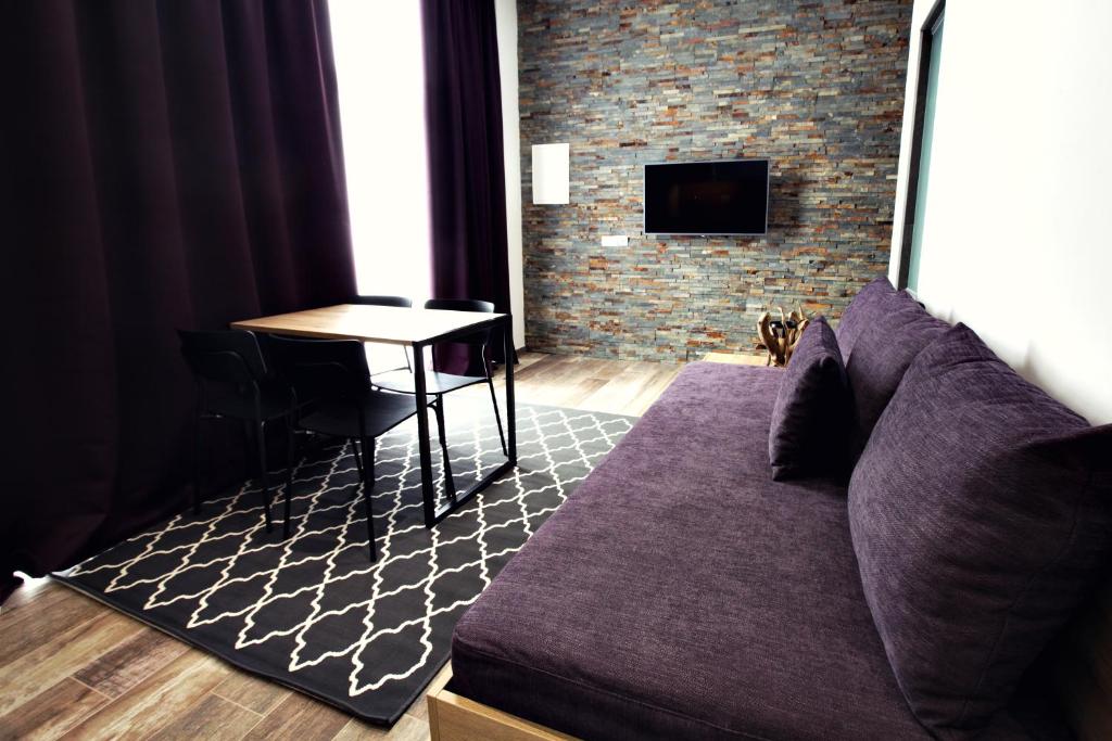 TV a/nebo společenská místnost v ubytování Apartments The Art House