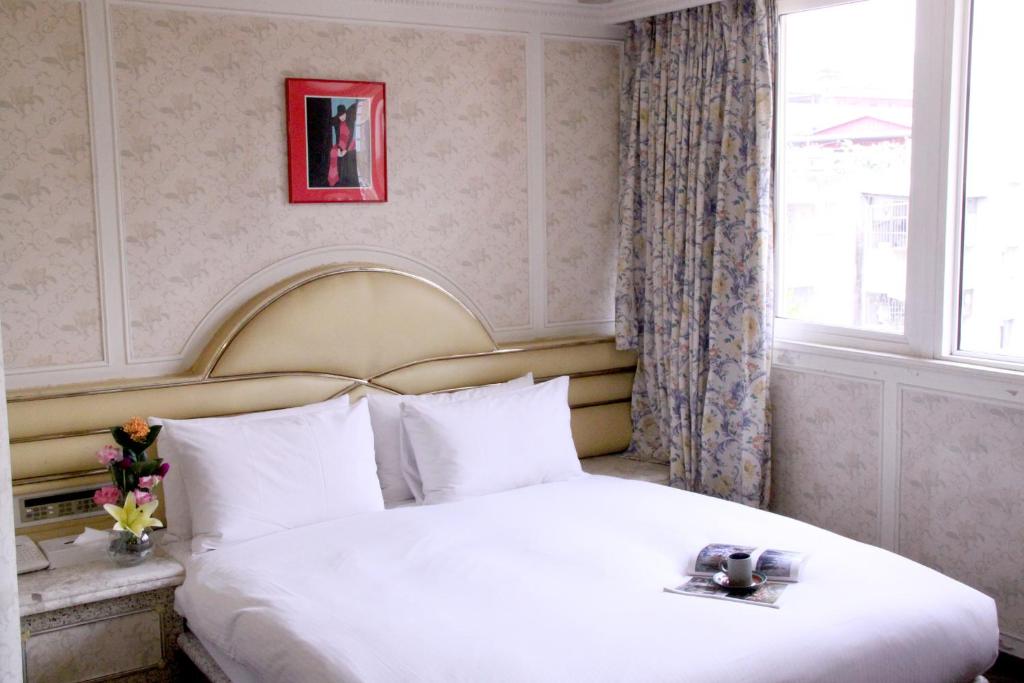Postel nebo postele na pokoji v ubytování 貴都飯店-Crystal Hotel Taipei