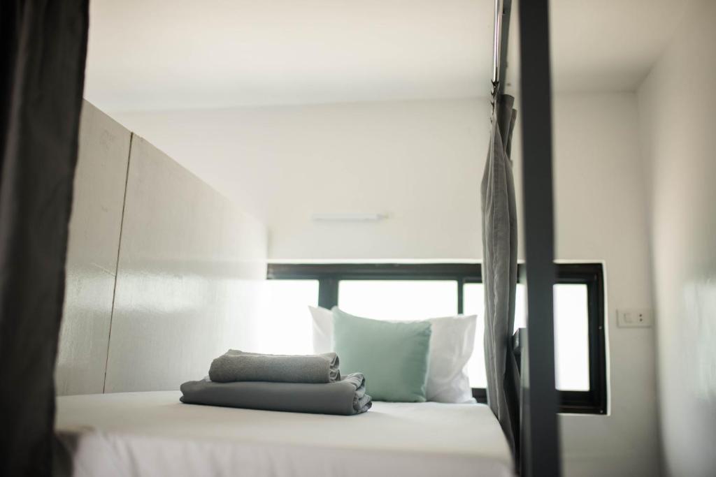 Postel nebo postele na pokoji v ubytování Avisala Hostel Coron