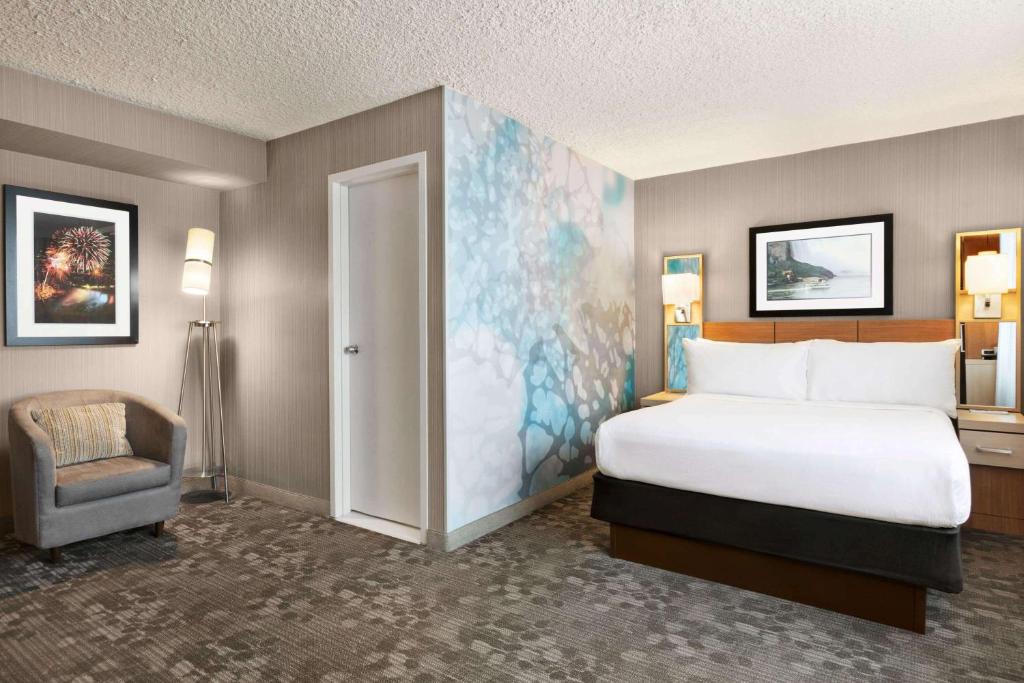 Voodi või voodid majutusasutuse Wyndham Garden at Niagara Falls toas
