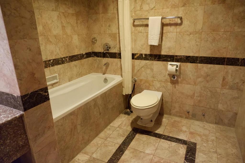 Ванная комната в Parkview Hotel