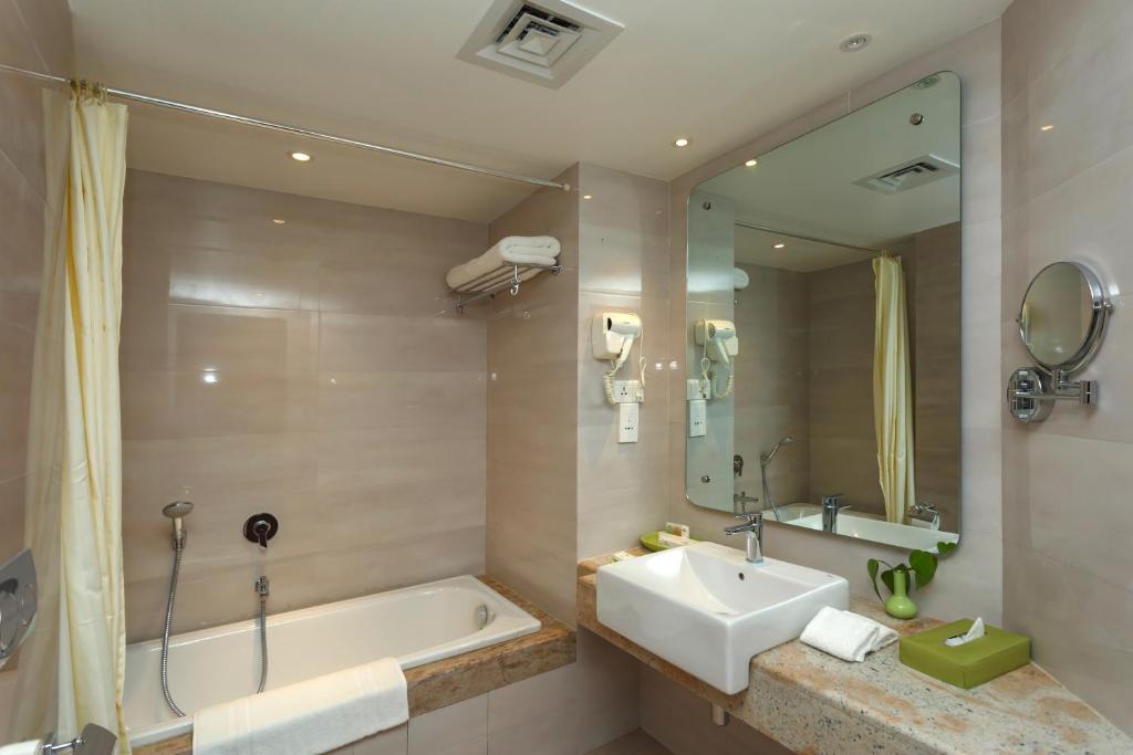 Koupelna v ubytování Hotel Crowne Imperial