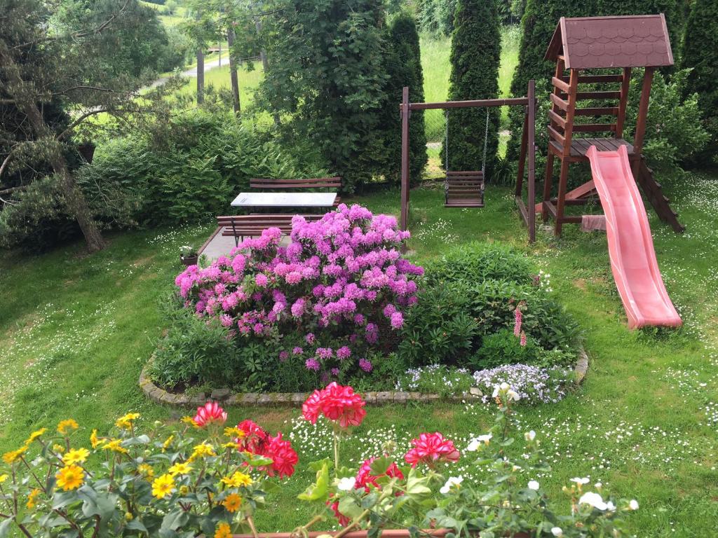 Vonkajšia záhrada v ubytovaní Domek pod Maciejową