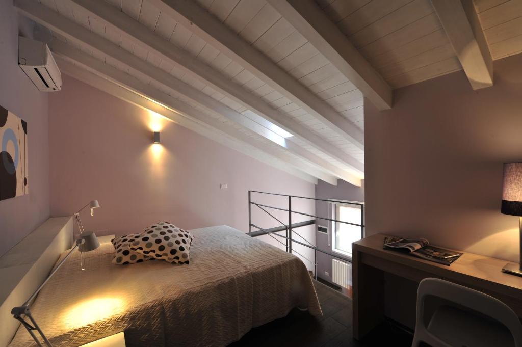 Postel nebo postele na pokoji v ubytování Foresteria Pellegrino