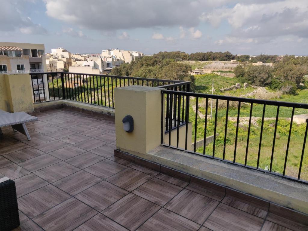 Balkón nebo terasa v ubytování Panoramic Penthouse in Marsascala which enjoys sea and country views