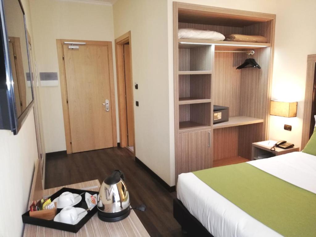 Postel nebo postele na pokoji v ubytování Hotel Roma Sud