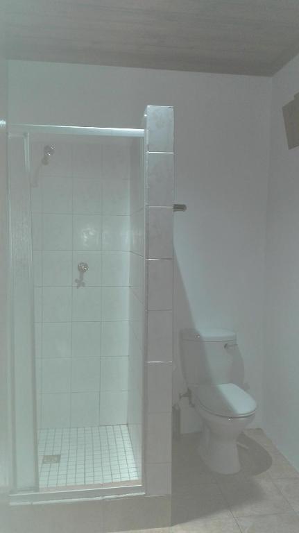 Un baño de Guest Lodge on the Edge