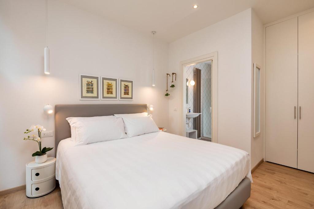 A bed or beds in a room at San Marco Design Suites