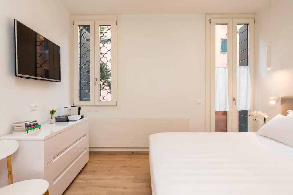 A bed or beds in a room at San Marco Design Suites