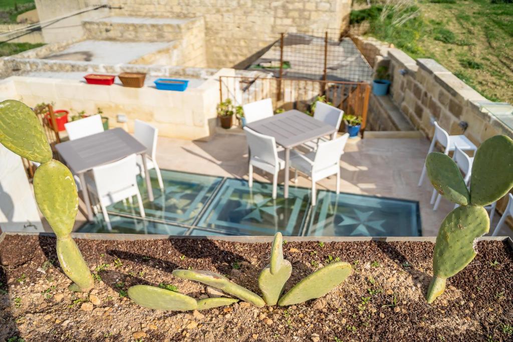 Bazén v ubytování Ta Pinu Guesthouse nebo v jeho okolí