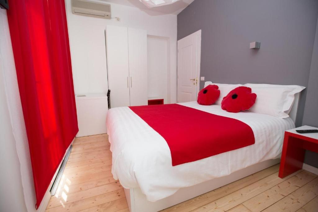 Postel nebo postele na pokoji v ubytování Hotel Rimini Tirana