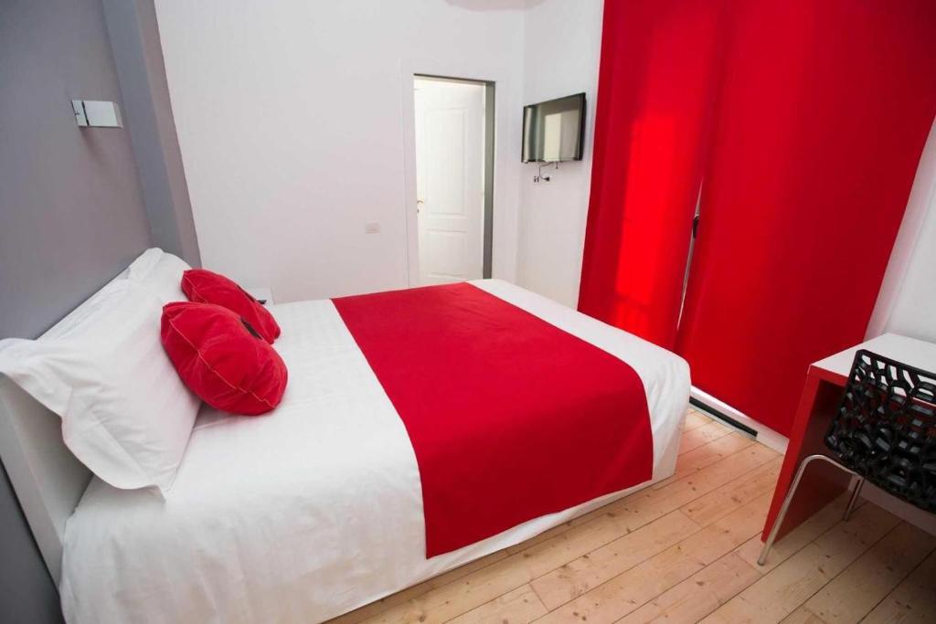 Postel nebo postele na pokoji v ubytování Hotel Rimini Tirana