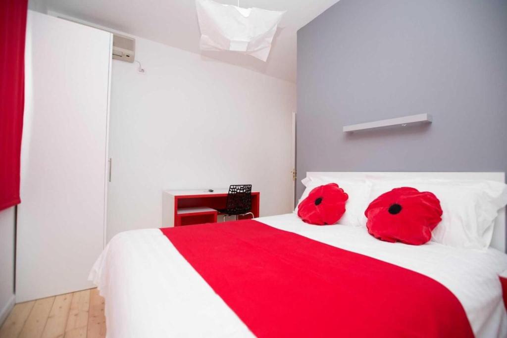 Postel nebo postele na pokoji v ubytování Hotel Rimini Tirana