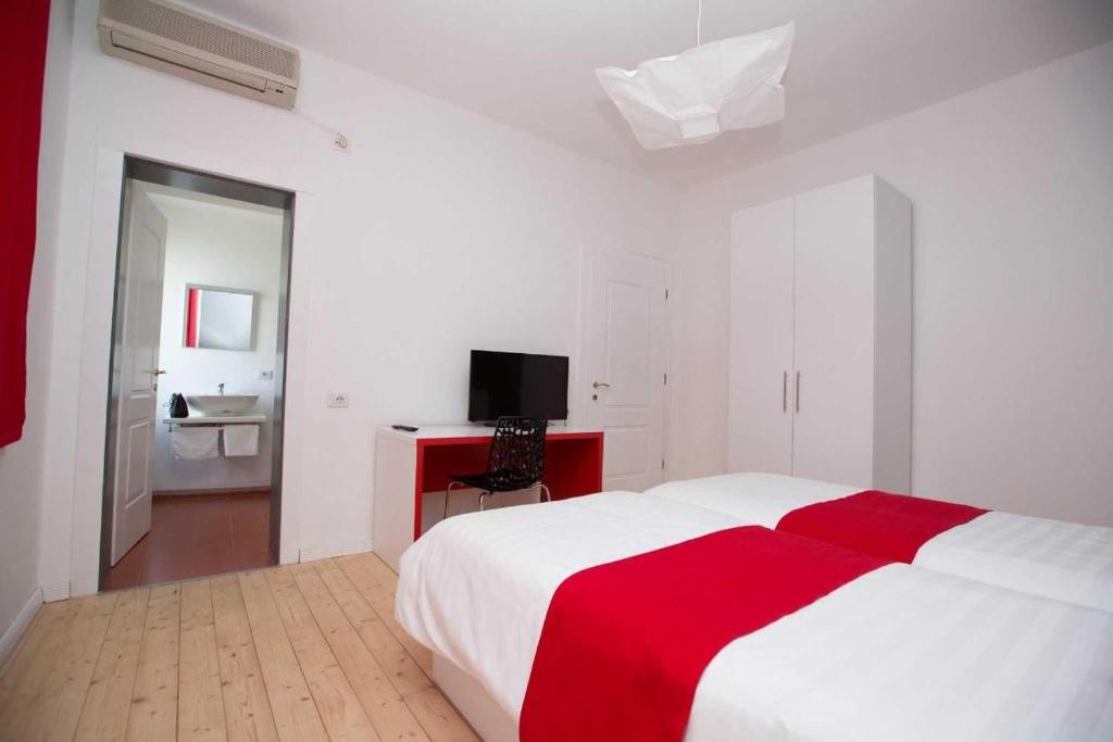Postel nebo postele na pokoji v ubytování Hotel Rimini Tirana