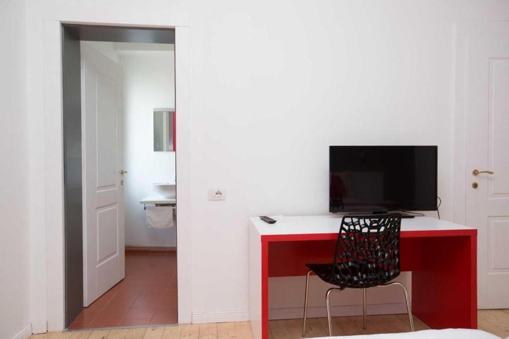 TV a/nebo společenská místnost v ubytování Hotel Rimini Tirana