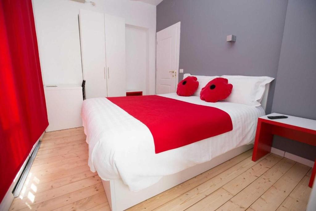 Postel nebo postele na pokoji v ubytování Hotel Rimini Tirana