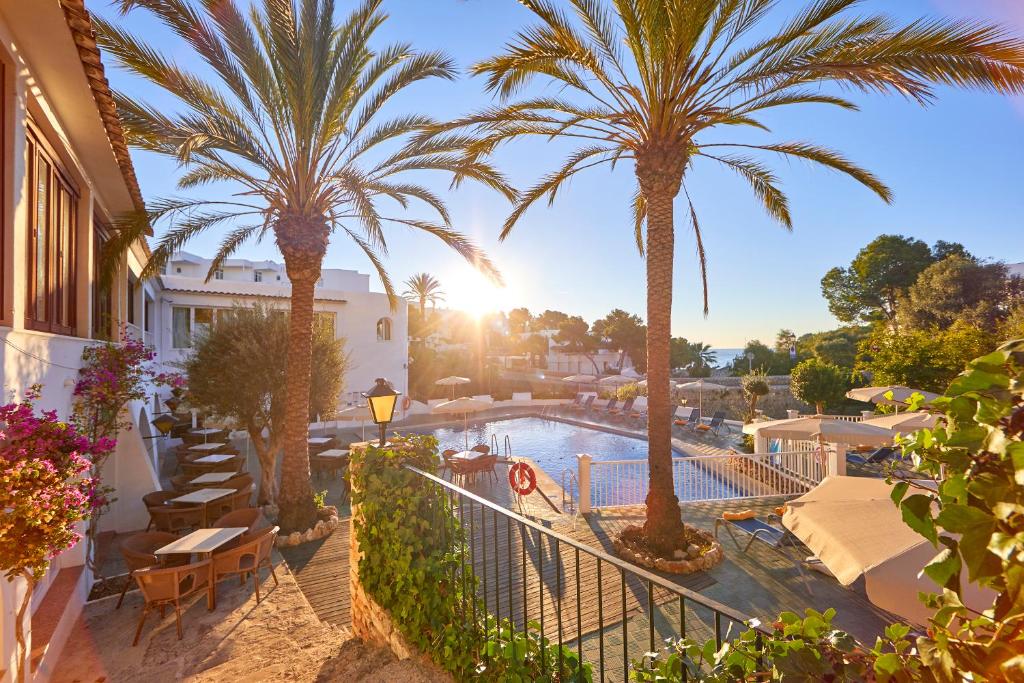 Bazén v ubytování Gavimar Cala Gran Hotel and Apartments nebo v jeho okolí
