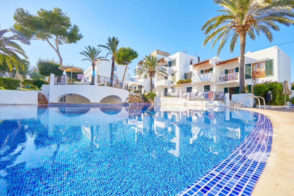 Bazén v ubytování Gavimar Cala Gran Hotel and Apartments nebo v jeho okolí