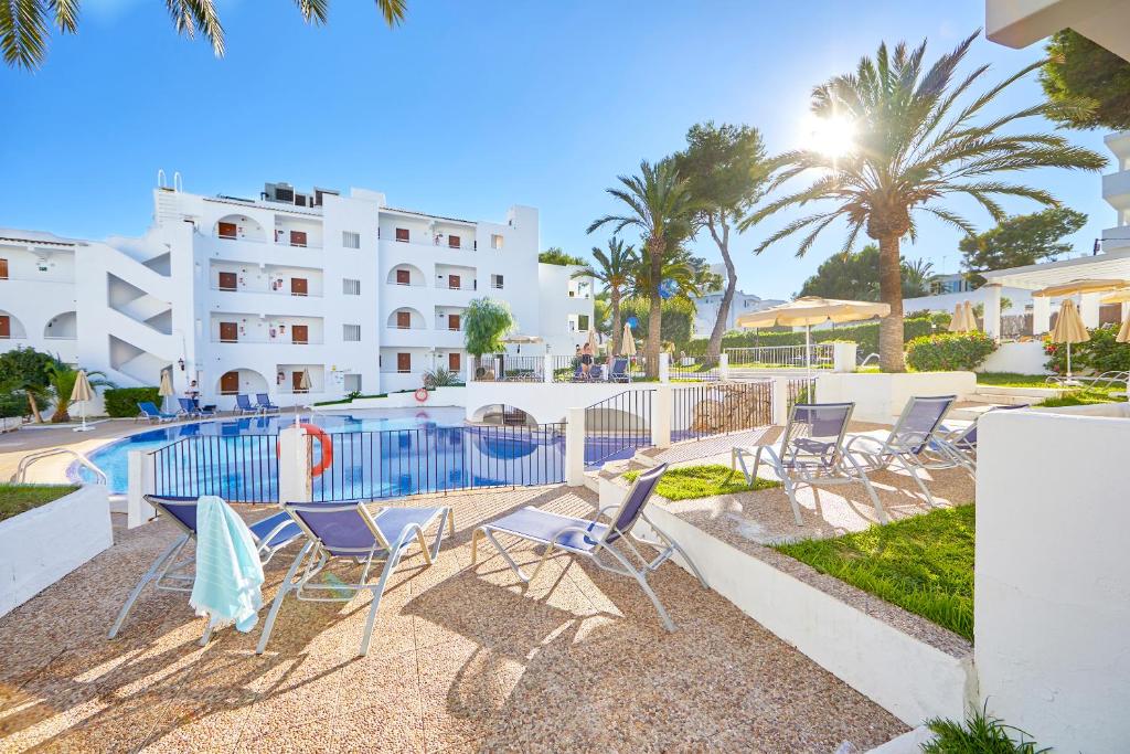 Bazén v ubytování Gavimar Cala Gran Hotel and Apartments nebo v jeho okolí