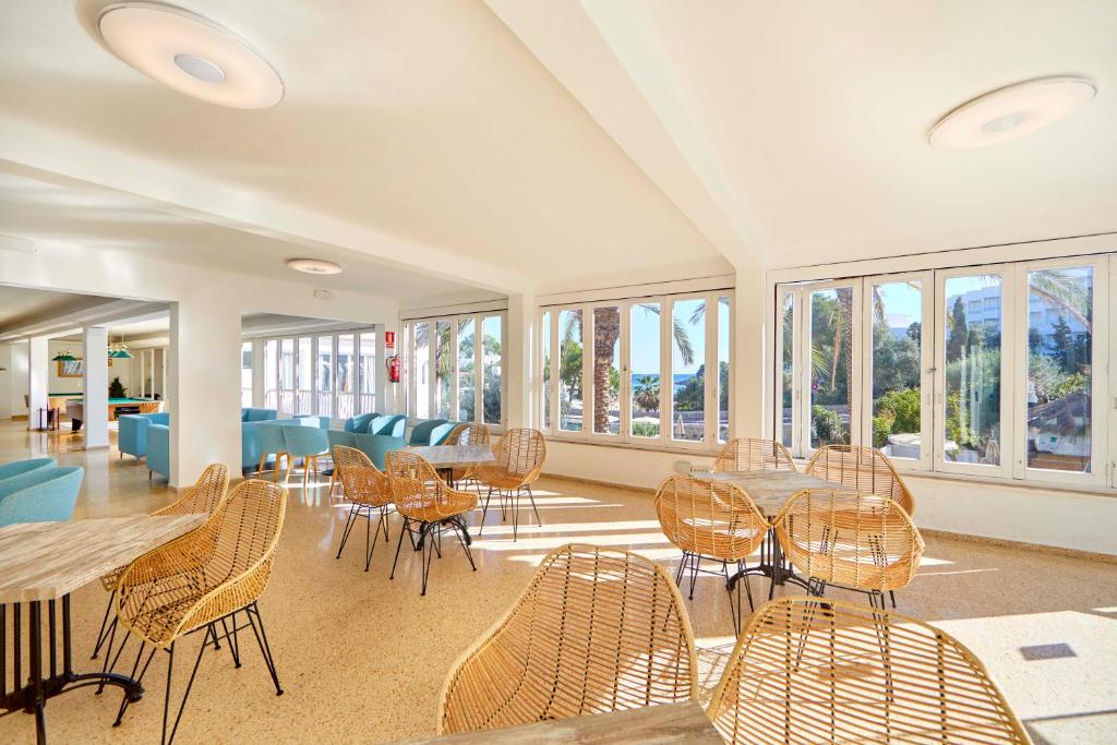 Restaurace v ubytování Gavimar Cala Gran Hotel and Apartments