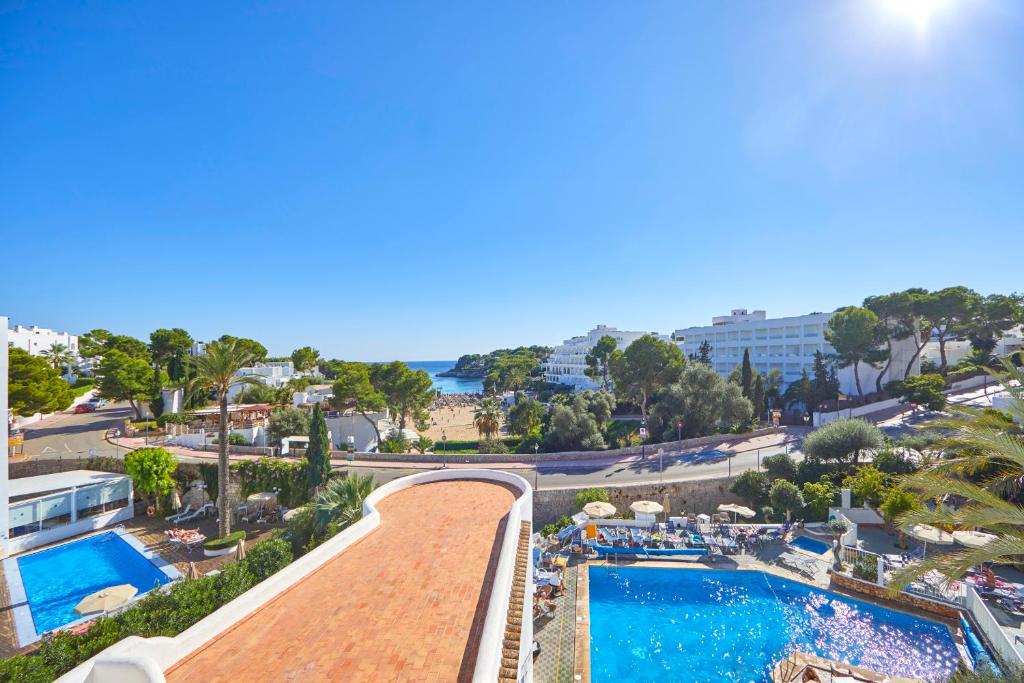 Bazén v ubytování Gavimar Cala Gran Hotel and Apartments nebo v jeho okolí