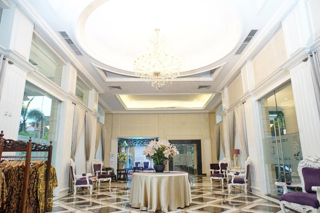Adhiwangsa Hotel