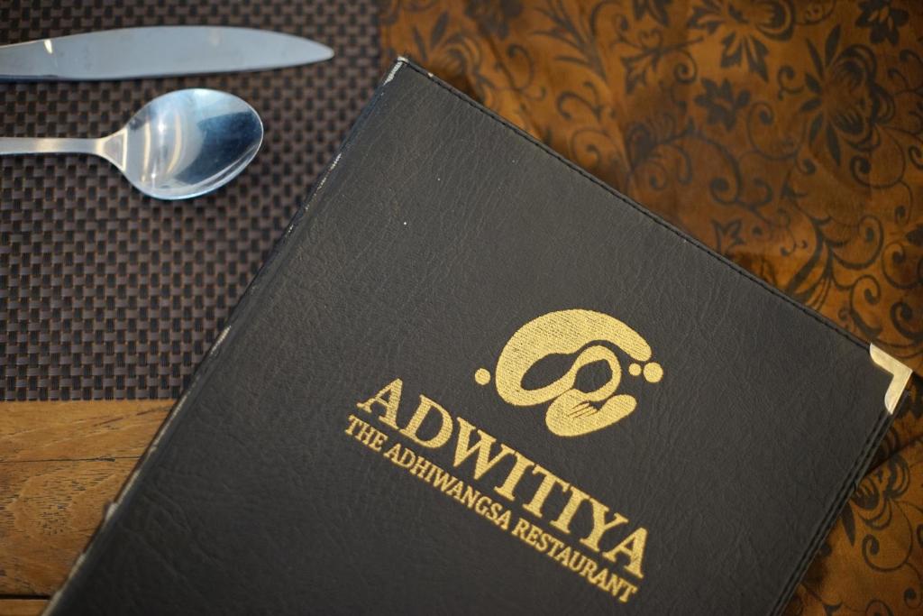 Certifikát, hodnocení, plakát nebo jiný dokument vystavený v ubytování Adhiwangsa Hotel