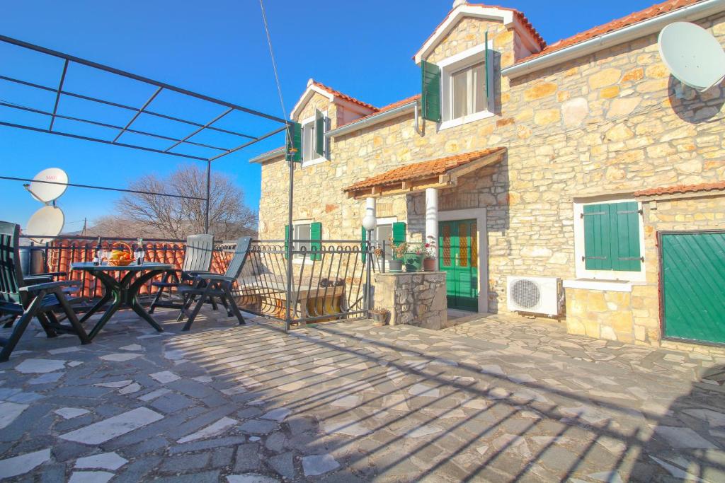Budova, v ktorej sa apartmán nachádza