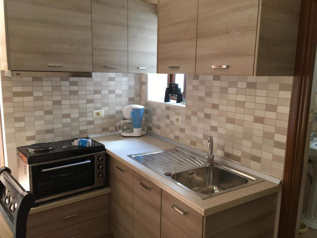 Gallery image of Romeo's Guest House in Berat