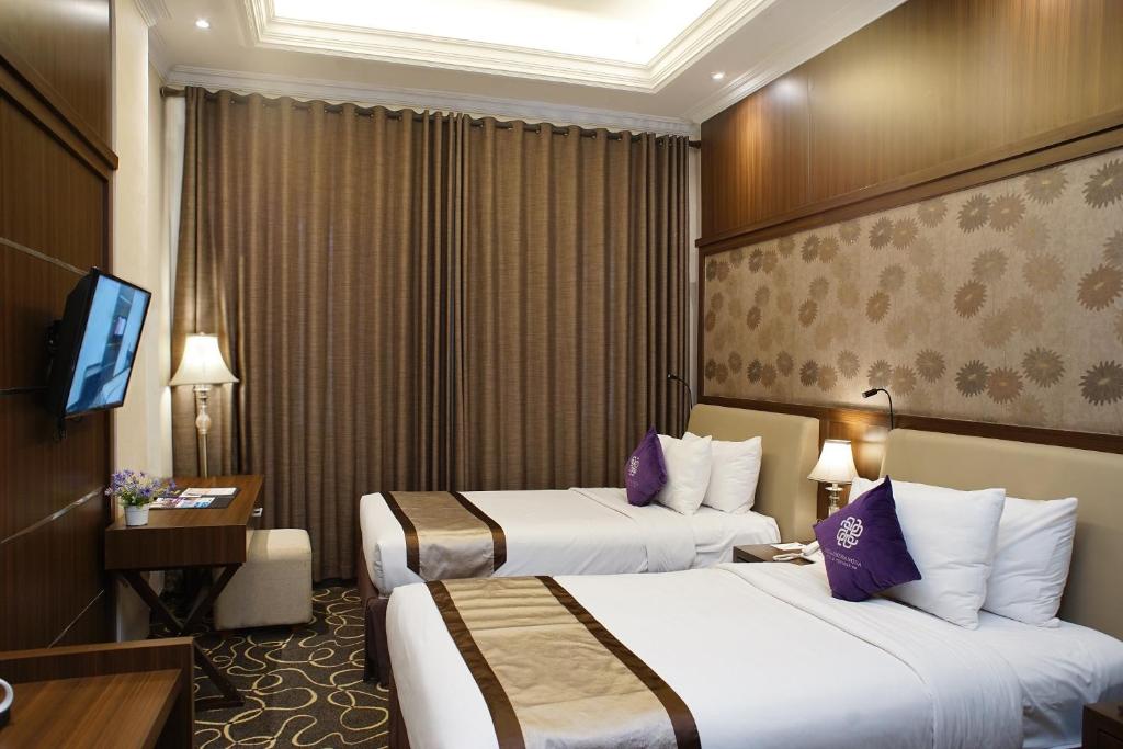 TV a/nebo společenská místnost v ubytování Adhiwangsa Hotel