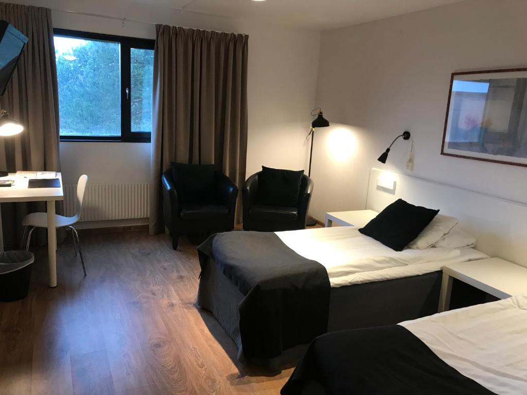 Postel nebo postele na pokoji v ubytování Hotel Småland