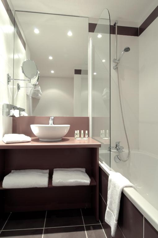 Koupelna v ubytování Hôtel Le Palladior Voiron