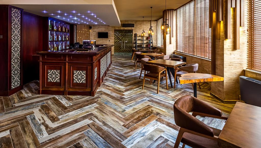 Lounge nebo bar v ubytování Hotel Arpezos